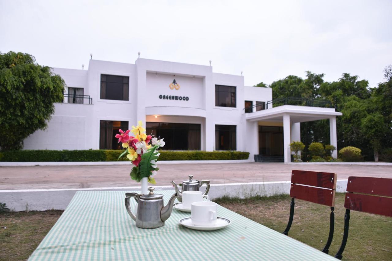 Greenwood Hotel ขชุราโห ภายนอก รูปภาพ