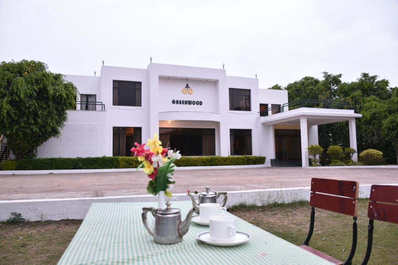 Greenwood Hotel ขชุราโห ภายนอก รูปภาพ