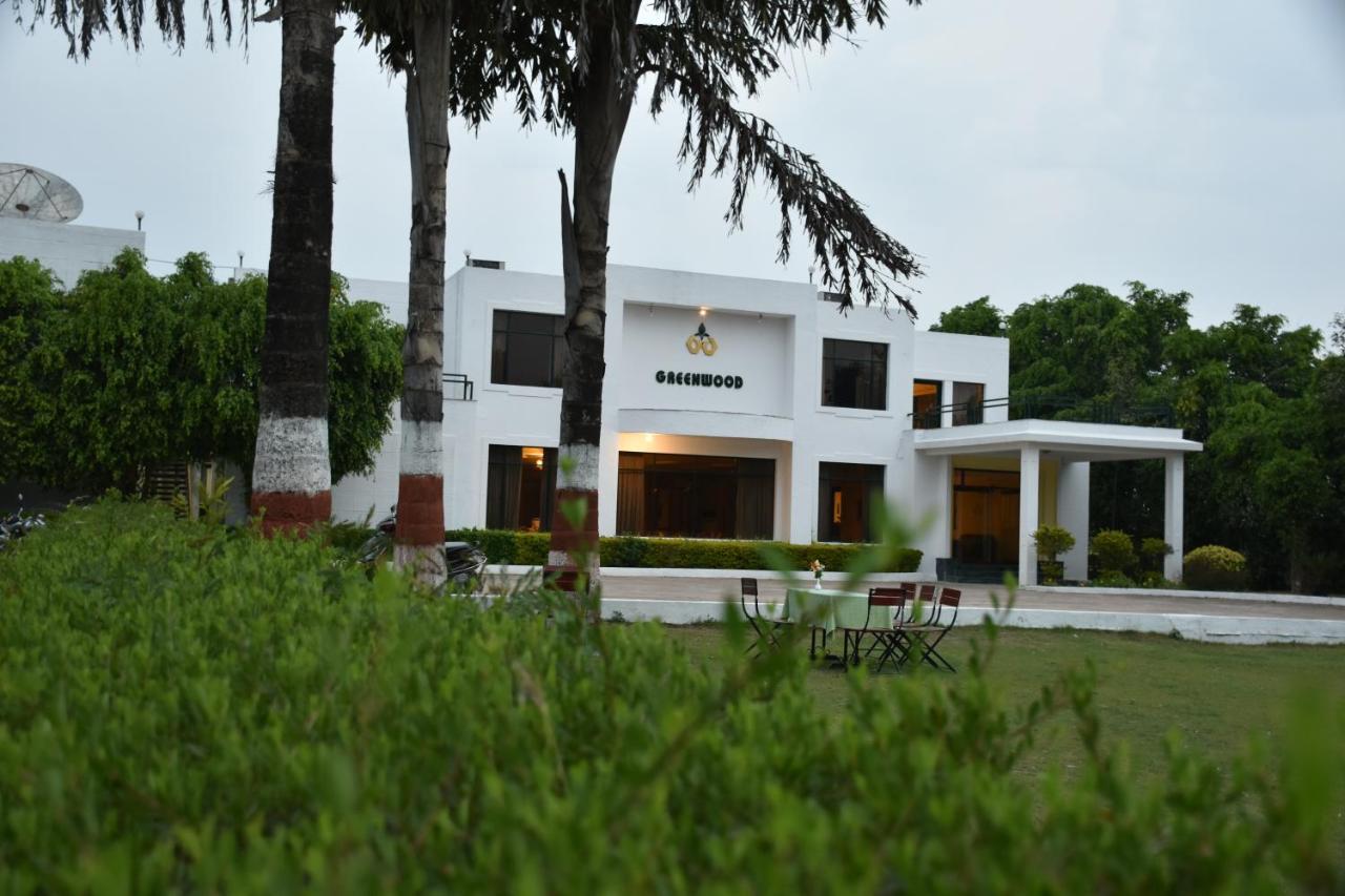 Greenwood Hotel ขชุราโห ภายนอก รูปภาพ