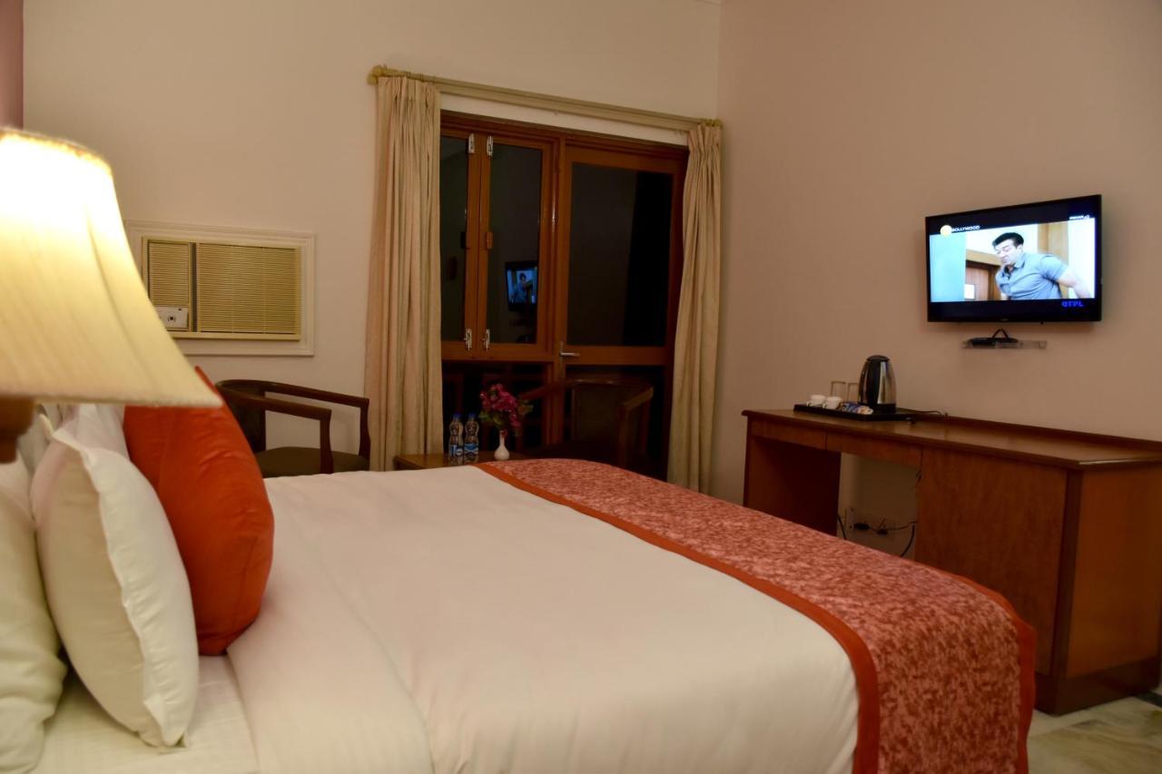 Greenwood Hotel ขชุราโห ภายนอก รูปภาพ