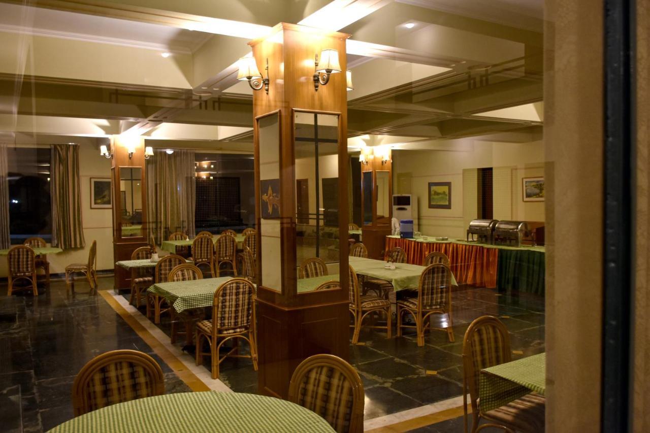 Greenwood Hotel ขชุราโห ภายนอก รูปภาพ