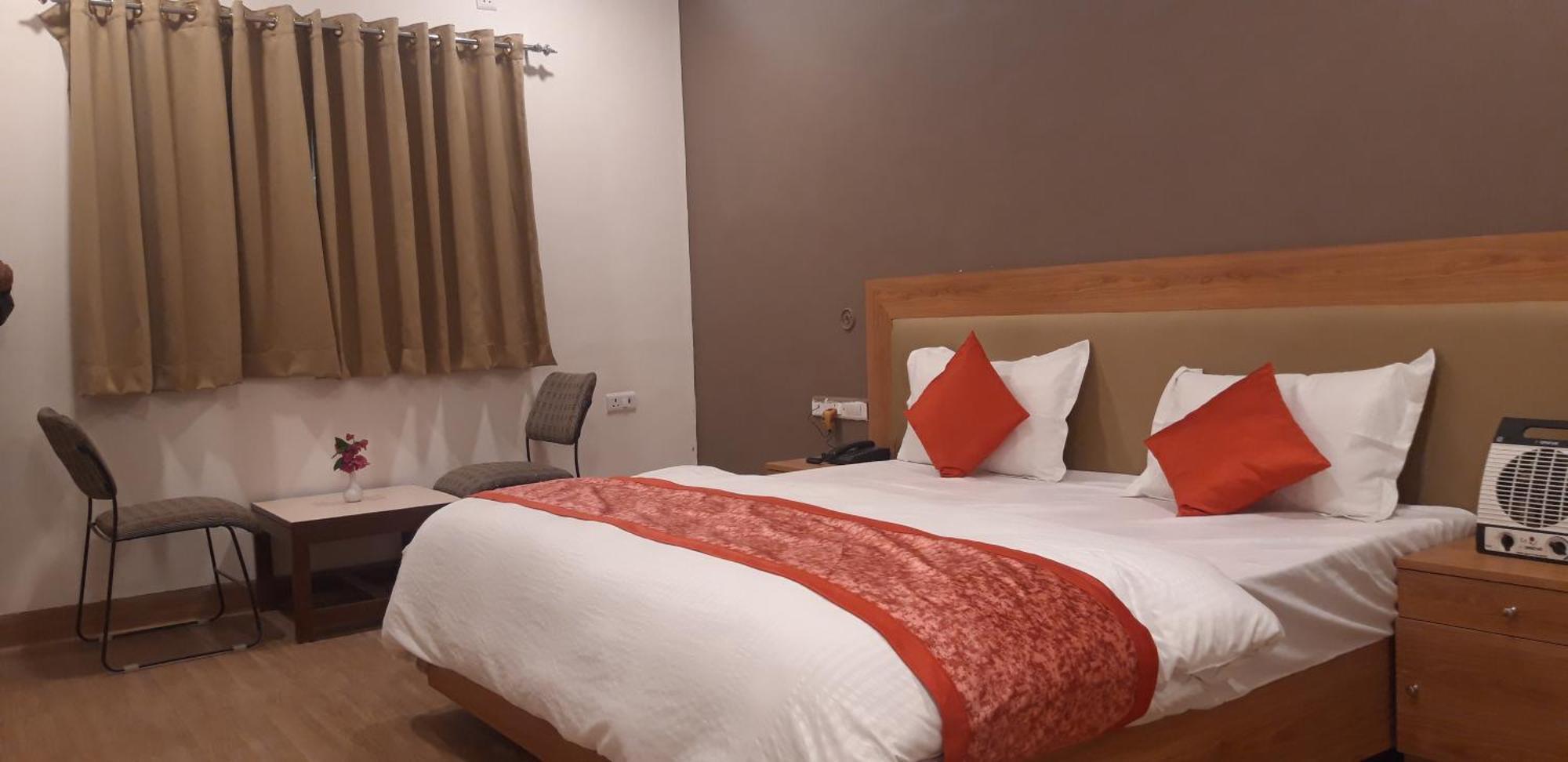Greenwood Hotel ขชุราโห ภายนอก รูปภาพ