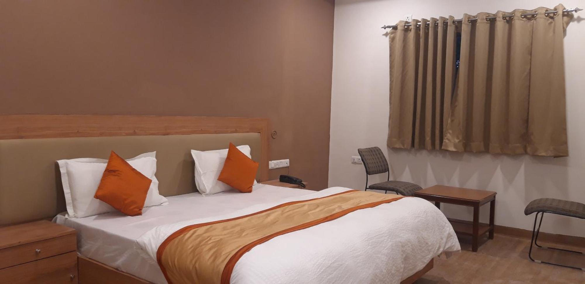 Greenwood Hotel ขชุราโห ภายนอก รูปภาพ